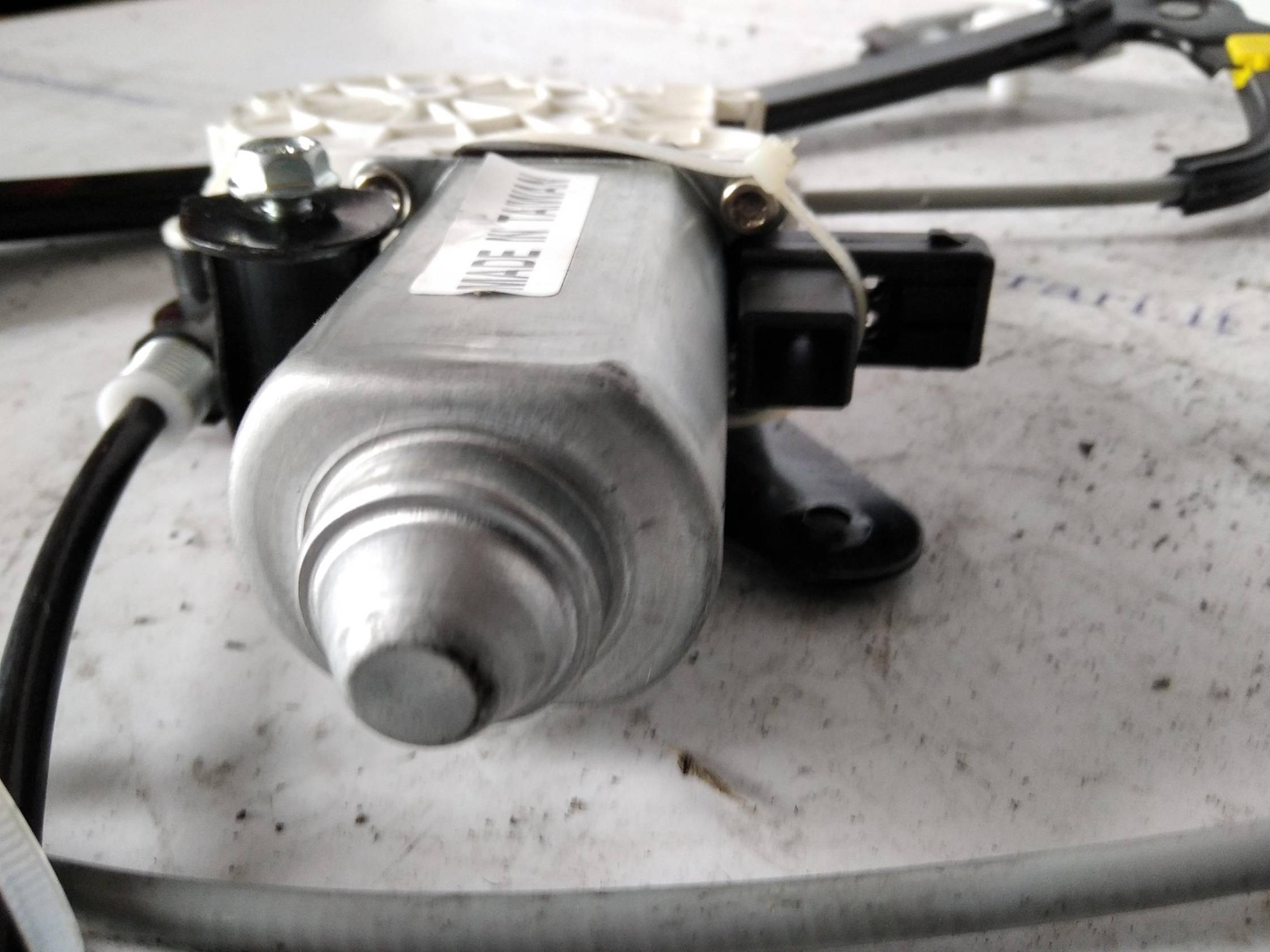 Alzacristallo elettr. porta ant. sx.